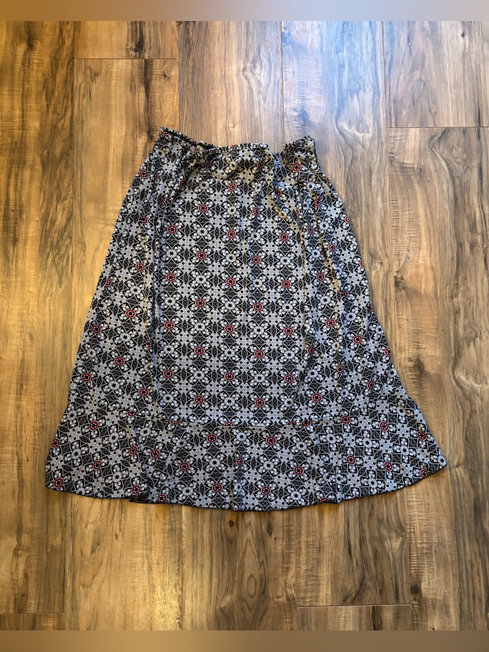 Believe Women's XL Geometric Print Ruffle Hem Midi Skirt Black White Red Pull-On